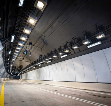 The role of tunnel lights